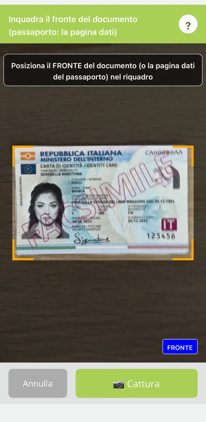 Scansione del documento d'identità del cliente con la fotocamera dello smartphone nell'app compro oro